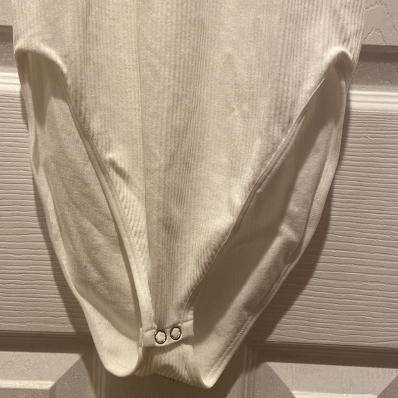 NWT Forever 21 White Ribbed Seamless Halter Bodysuit - Picture 4 of 9